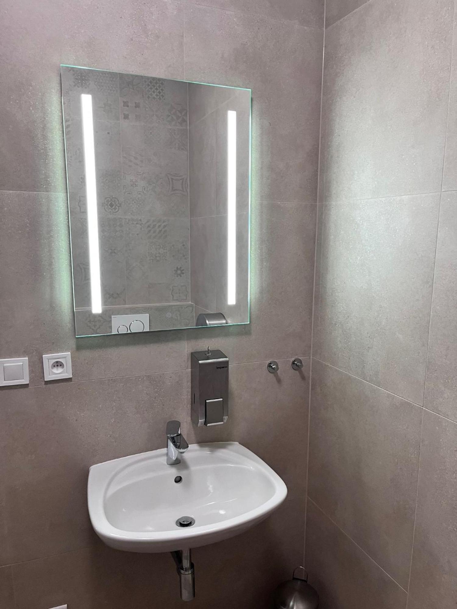 New City Centre Garden Apartment - Central Location Прага Екстериор снимка