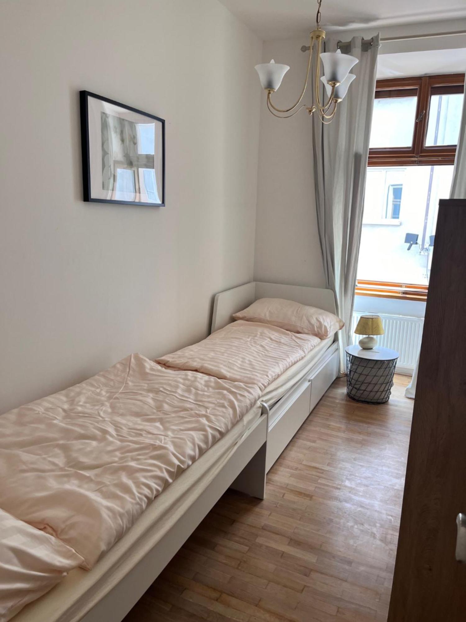 New City Centre Garden Apartment - Central Location Прага Екстериор снимка