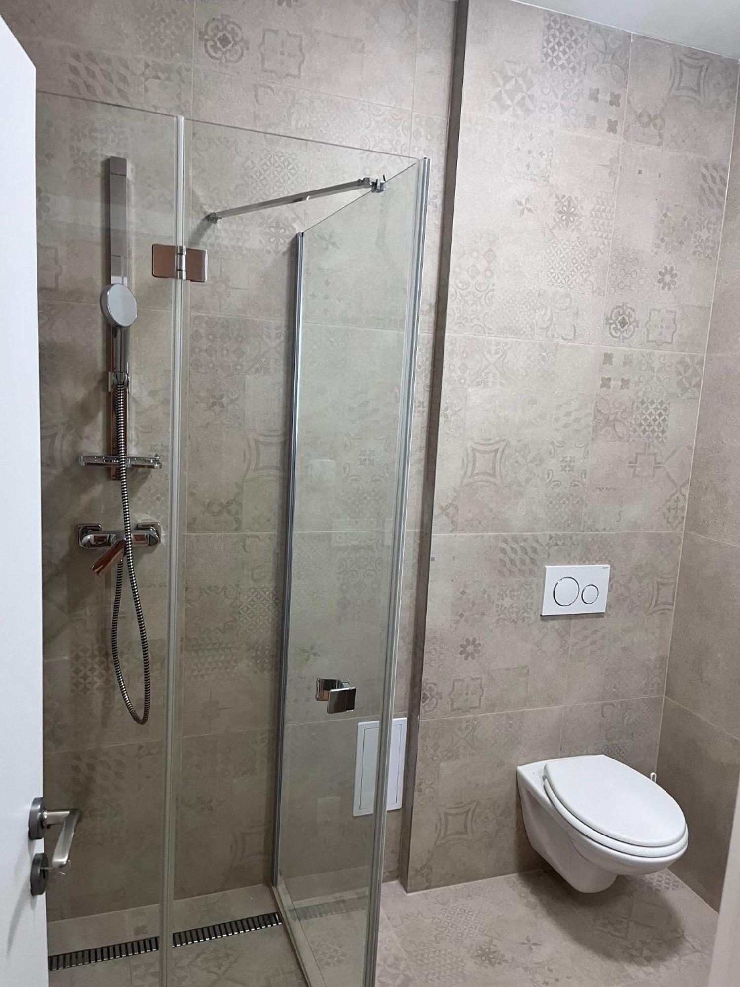 New City Centre Garden Apartment - Central Location Прага Екстериор снимка