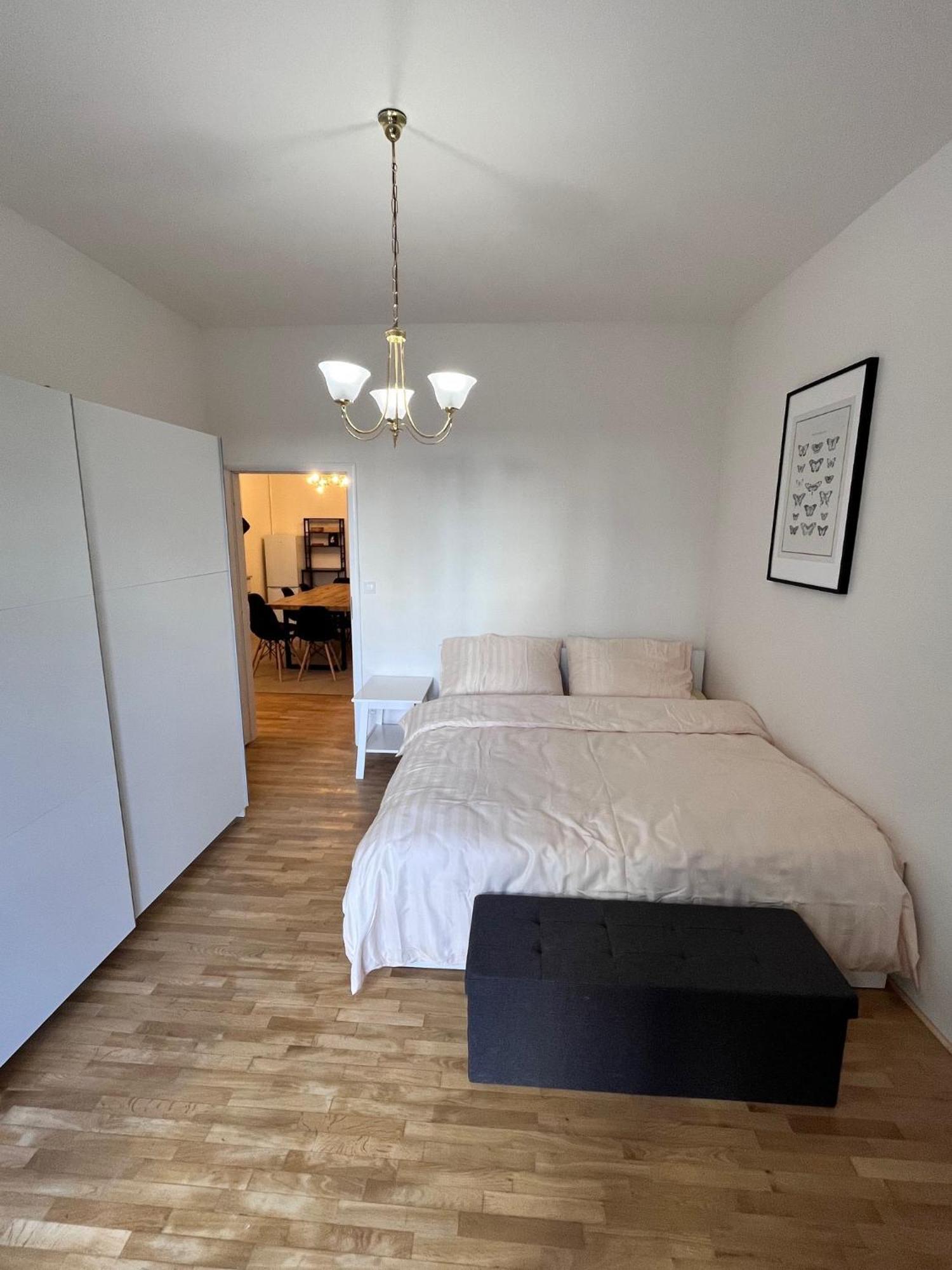 New City Centre Garden Apartment - Central Location Прага Екстериор снимка