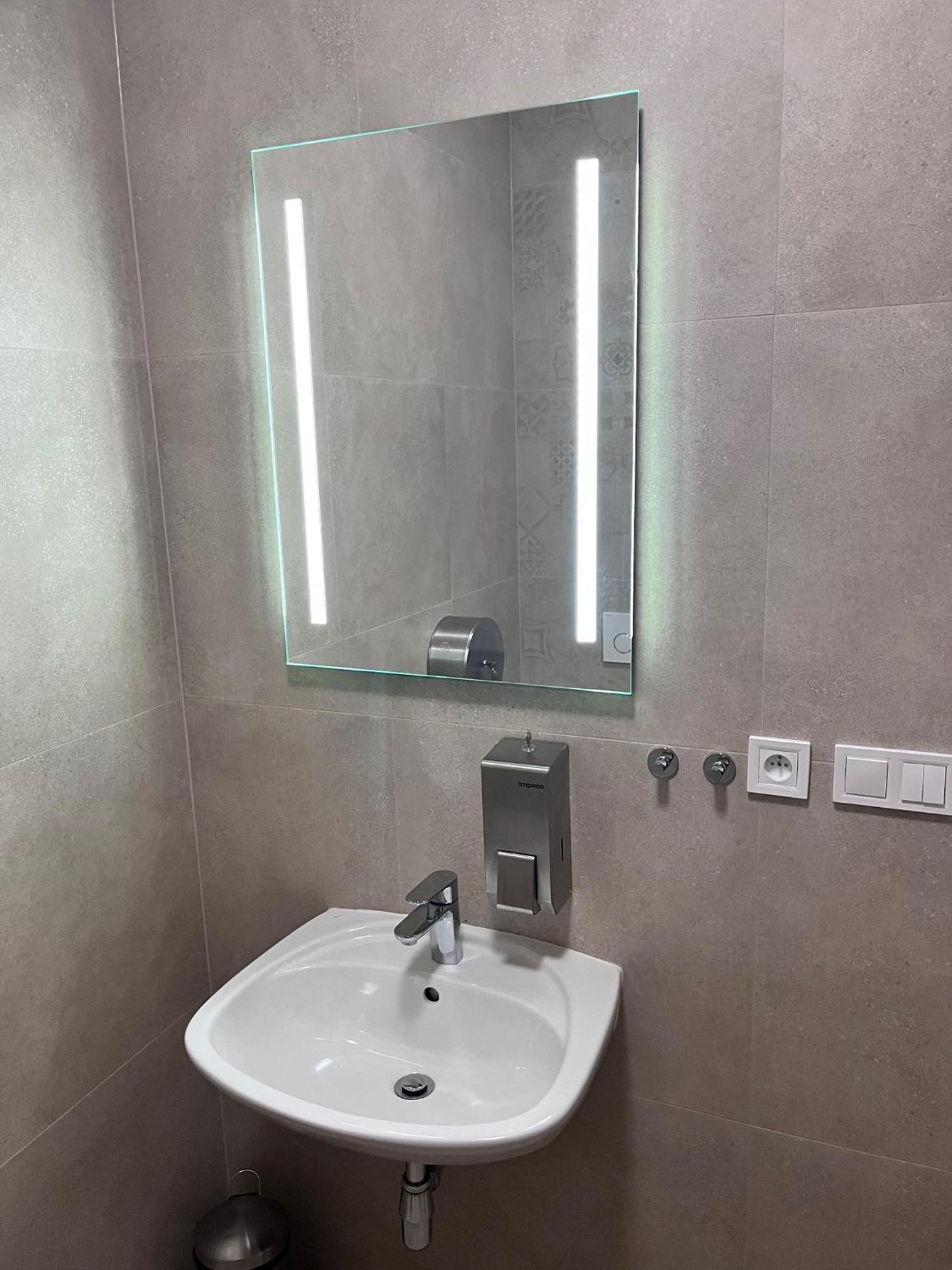New City Centre Garden Apartment - Central Location Прага Екстериор снимка