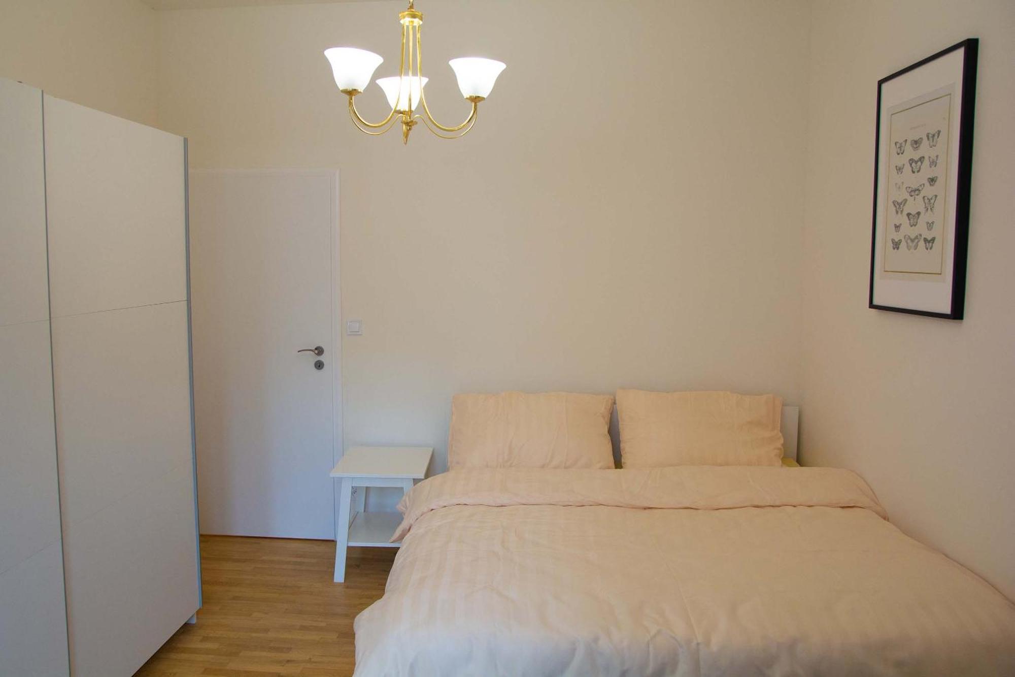 New City Centre Garden Apartment - Central Location Прага Екстериор снимка