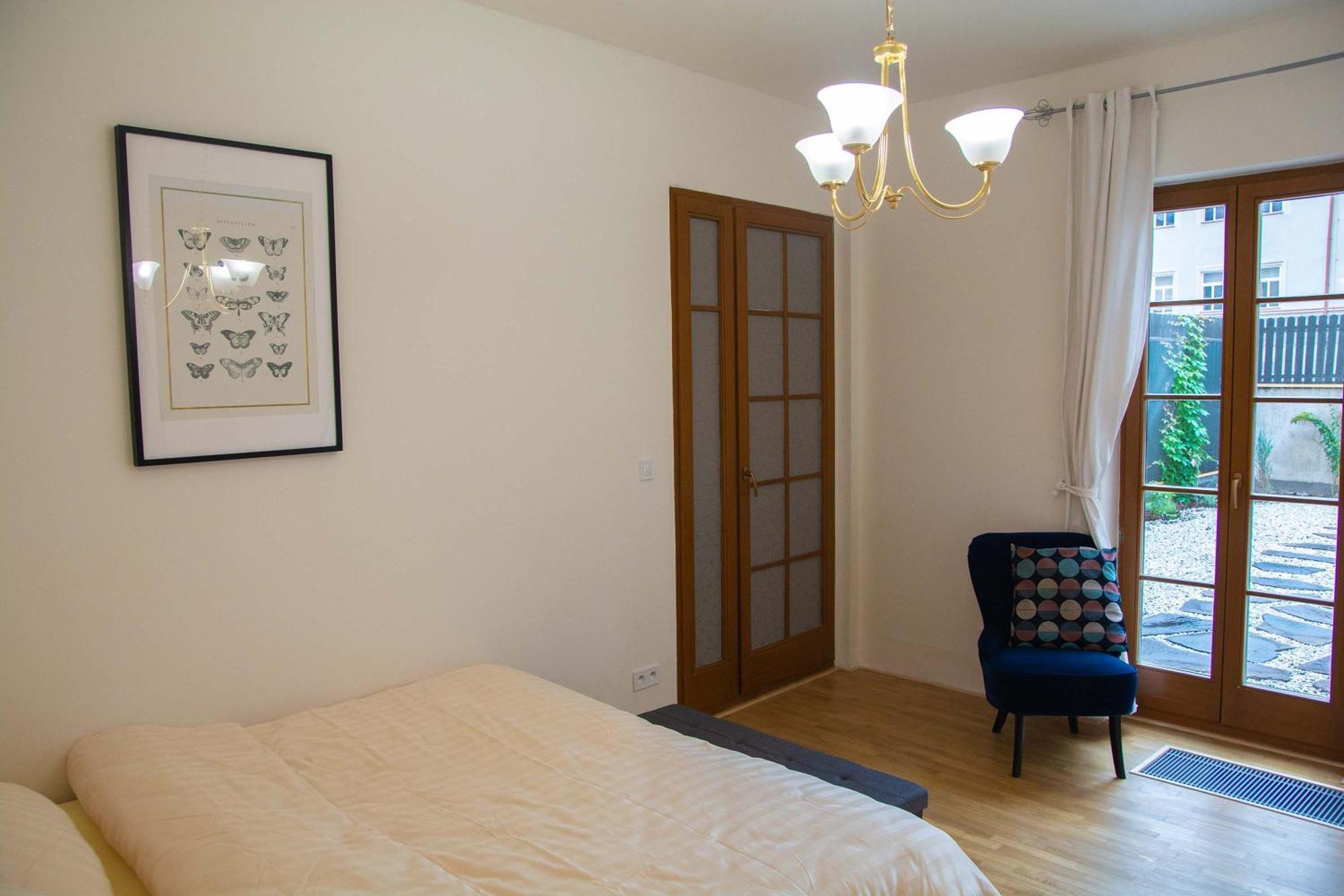 New City Centre Garden Apartment - Central Location Прага Екстериор снимка
