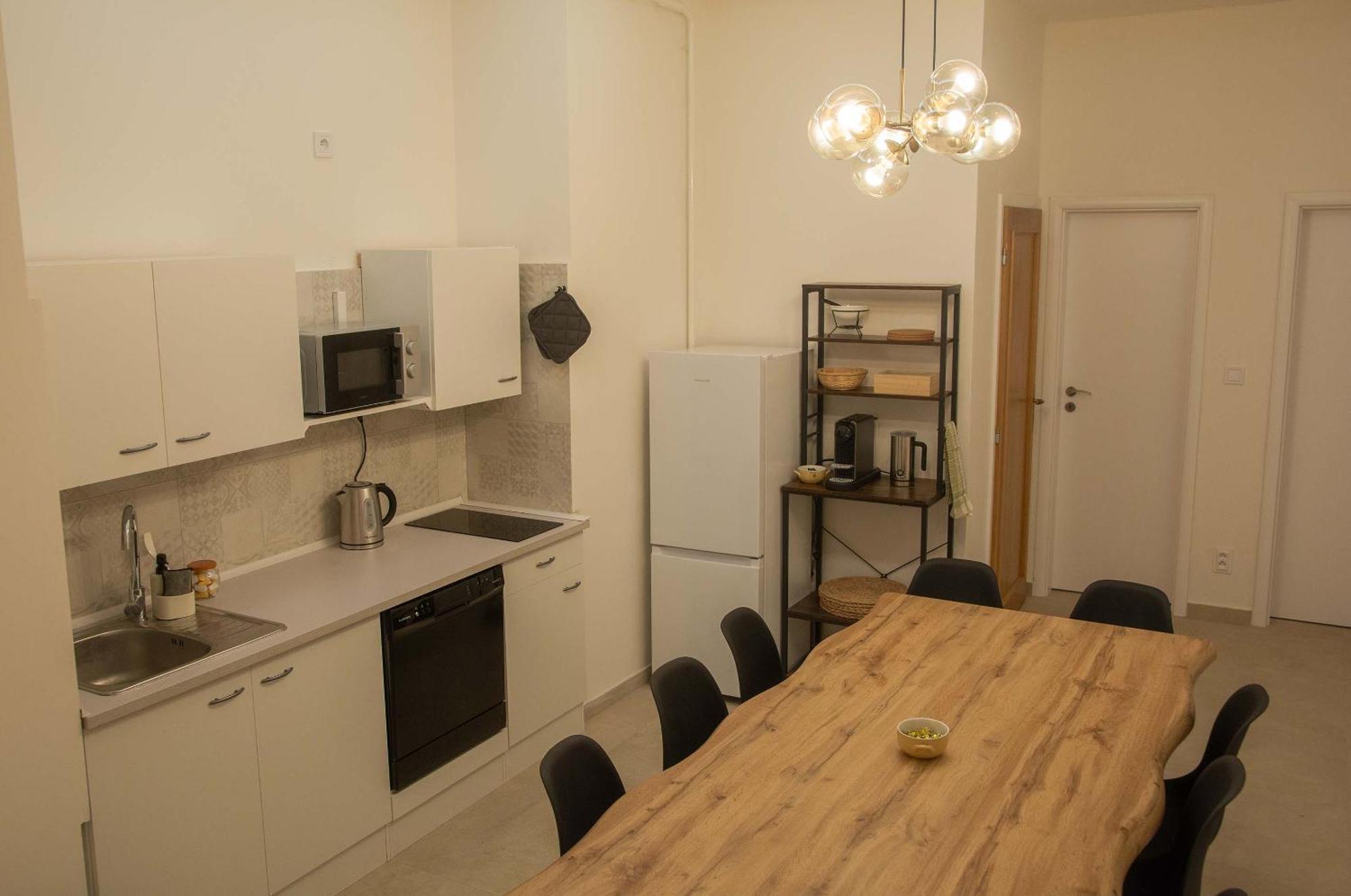 New City Centre Garden Apartment - Central Location Прага Екстериор снимка