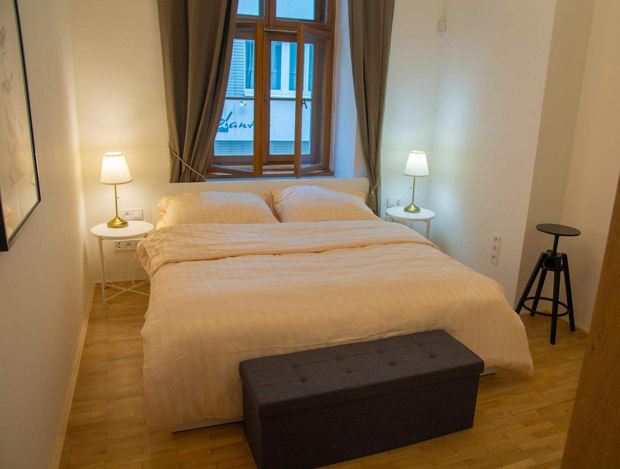 New City Centre Garden Apartment - Central Location Прага Екстериор снимка