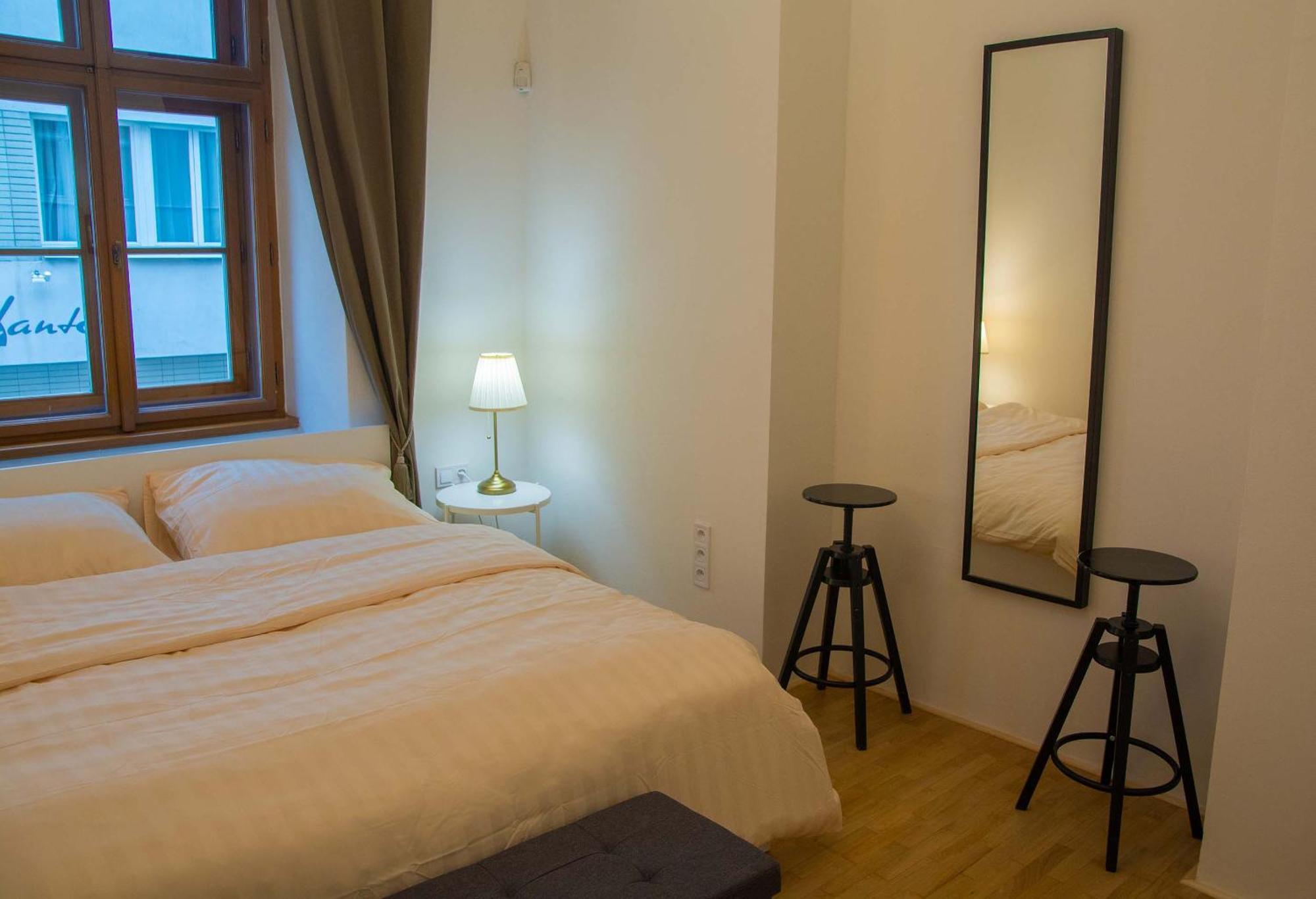 New City Centre Garden Apartment - Central Location Прага Екстериор снимка