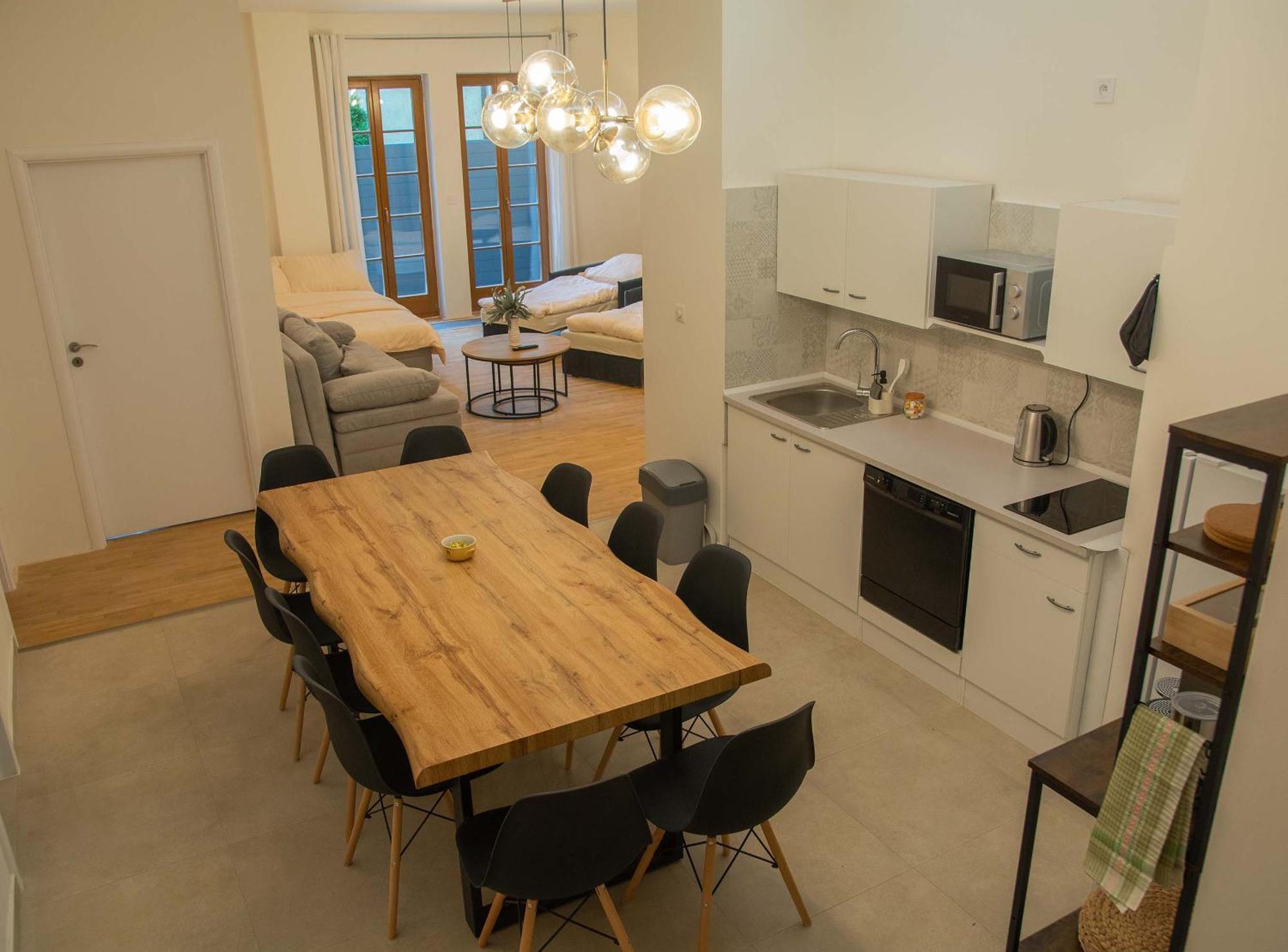 New City Centre Garden Apartment - Central Location Прага Екстериор снимка