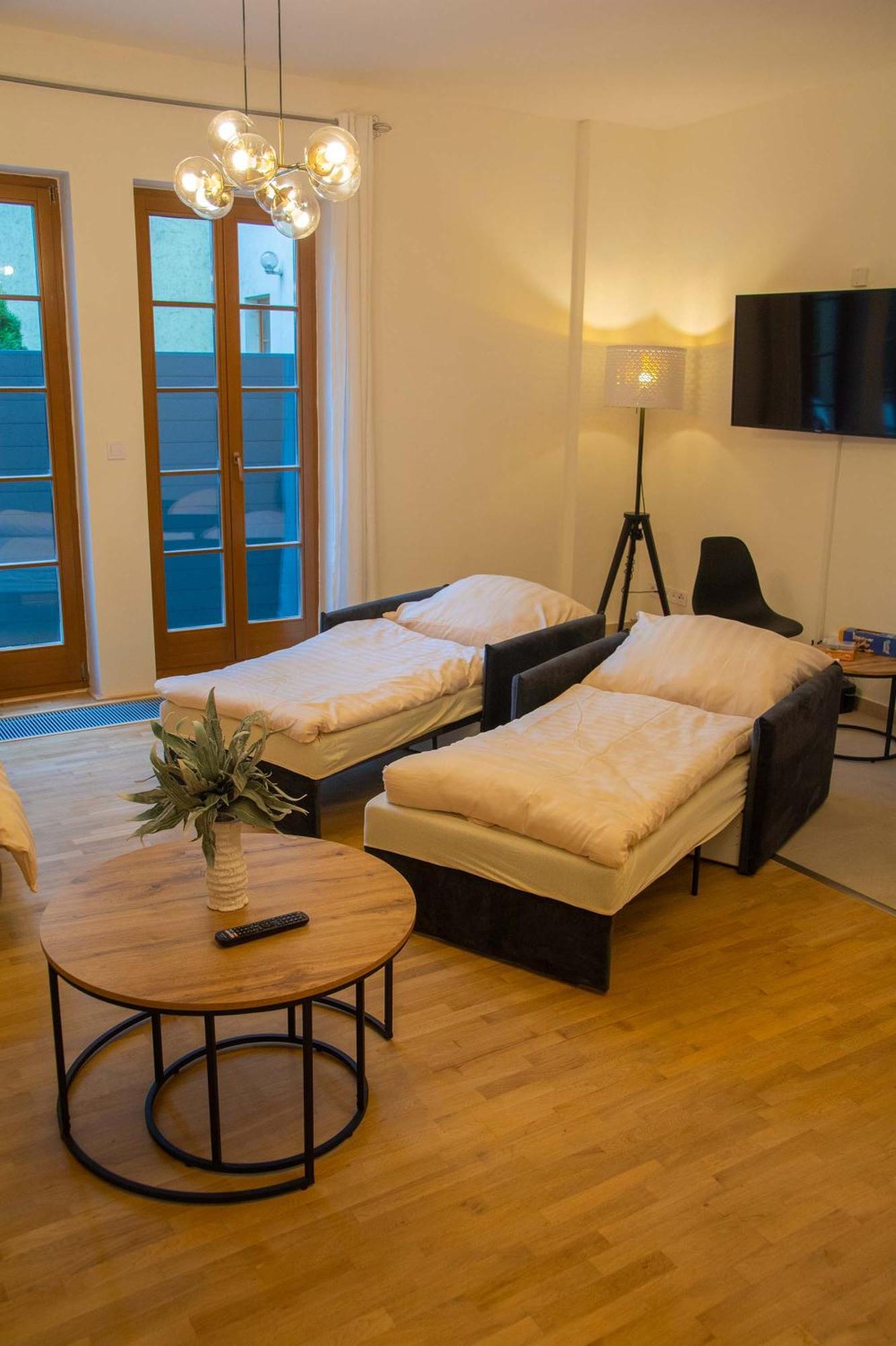 New City Centre Garden Apartment - Central Location Прага Екстериор снимка