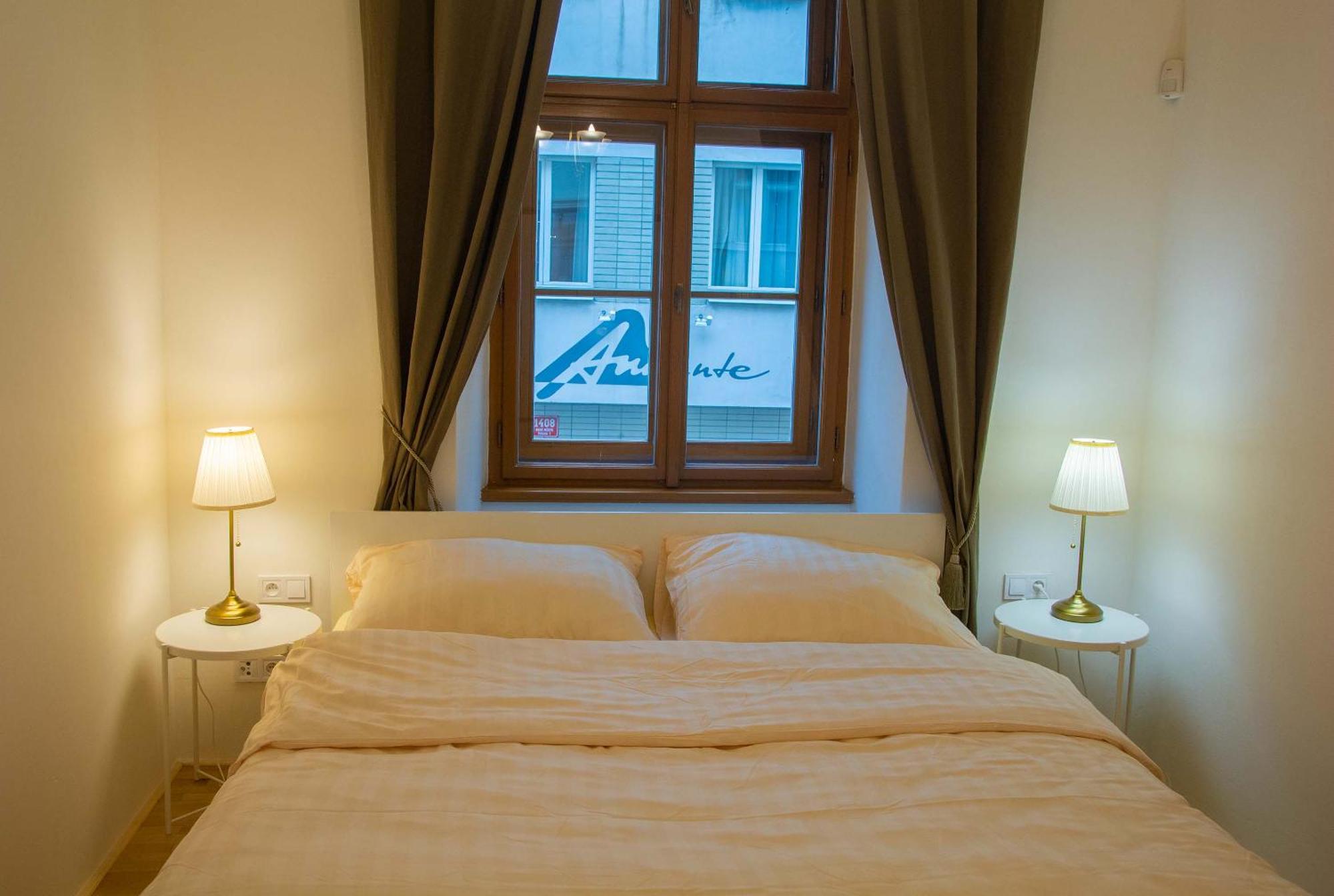 New City Centre Garden Apartment - Central Location Прага Екстериор снимка
