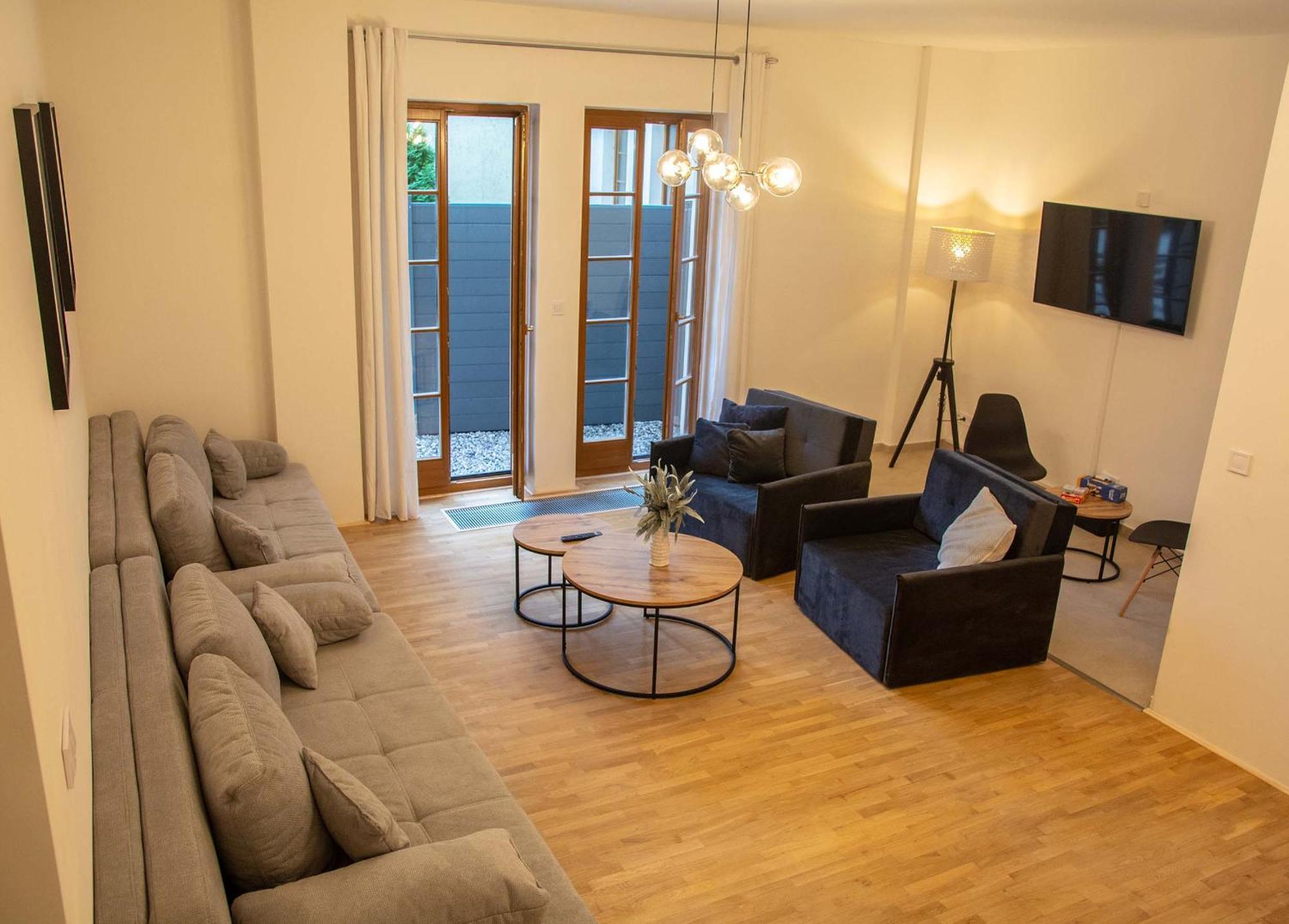 New City Centre Garden Apartment - Central Location Прага Екстериор снимка