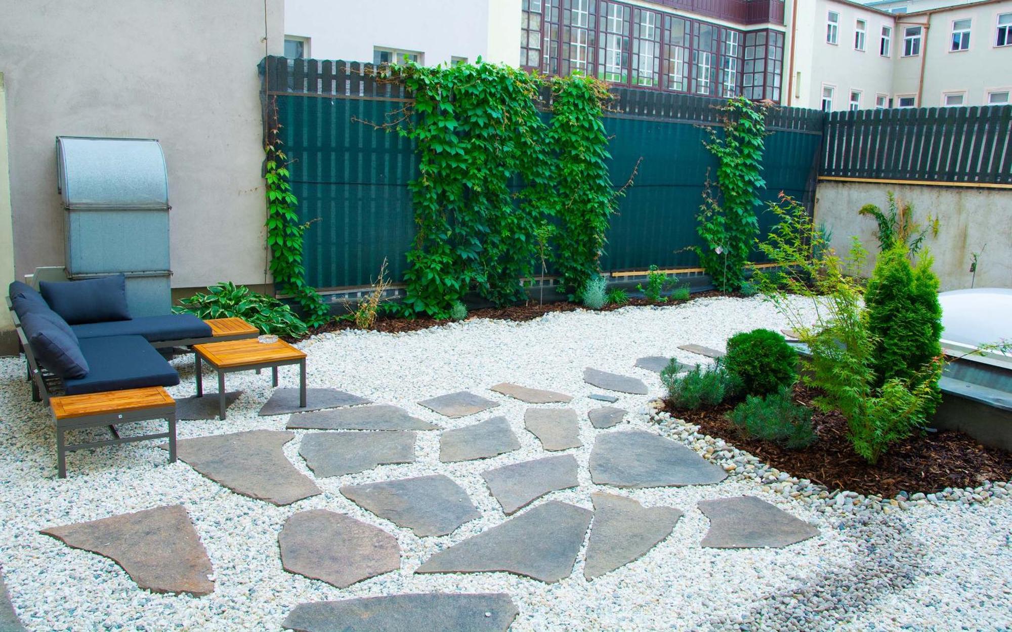 New City Centre Garden Apartment - Central Location Прага Екстериор снимка